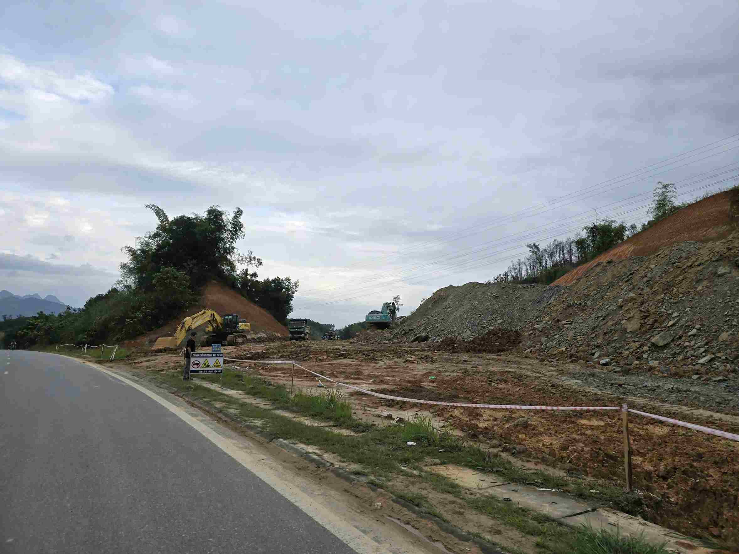 Mat bang thi cong tuyen duong tranh da duoc giai phong 100%. Anh: Tan Van