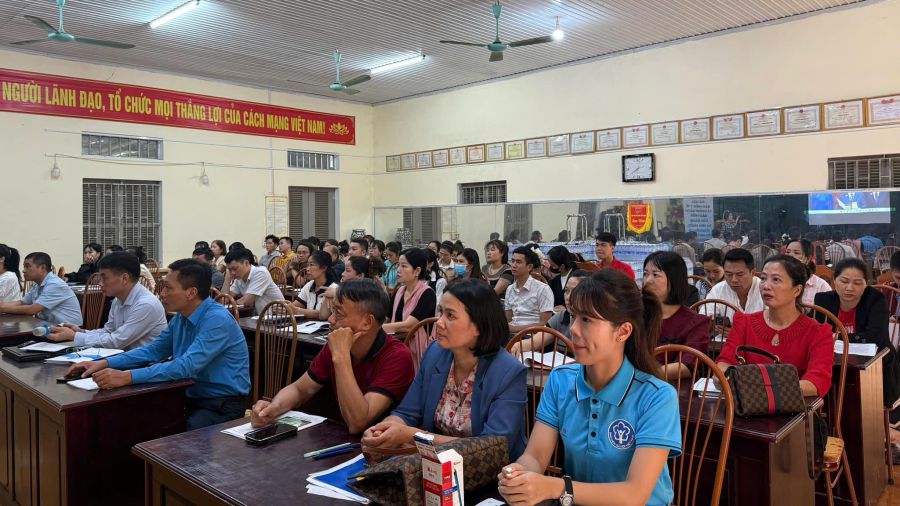 Tuyen Quang Provincial Federation of Labor organizes propaganda, dissemination of laws and dissemination of the Resolution of the First Tuyen Quang Provincial Party Congress, term 2025 - 2030 to union members and workers in Ha Giang 1 ward. Photo: Tuyen Quang Trade Union
