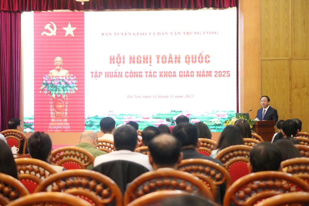 Hoi nghi toan quoc Tap huan cong tac khoa giao nam 2025. Anh: Tran Vuong
