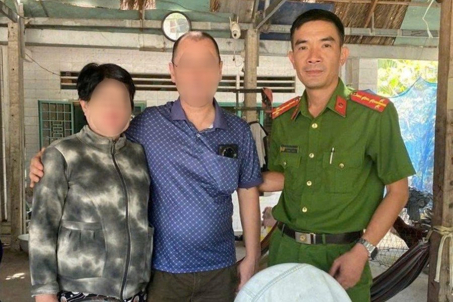Tan Thanh Ward Police (HCMC) quickly supported a overseas Vietnamese in France to find his relatives after 13 years of losing contact. Photo: CA
