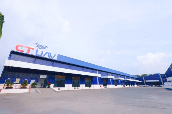 Nha may duc composite tu tien hoa CT UAV 