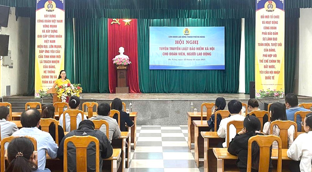 The Da Nang City Labor Federation promotes social insurance policies for union members and workers. Photo: Da Nang Trade Union.