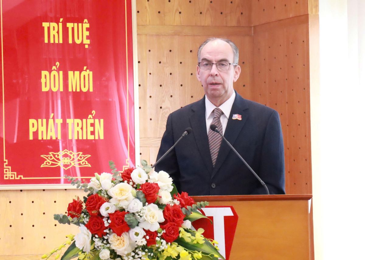 Dai su Dac menh toan quyen nuoc Cong hoa Cuba tai Viet Nam Rogelio Polanco Fuentes phat bieu tai buoi le. Anh: Huong Nha