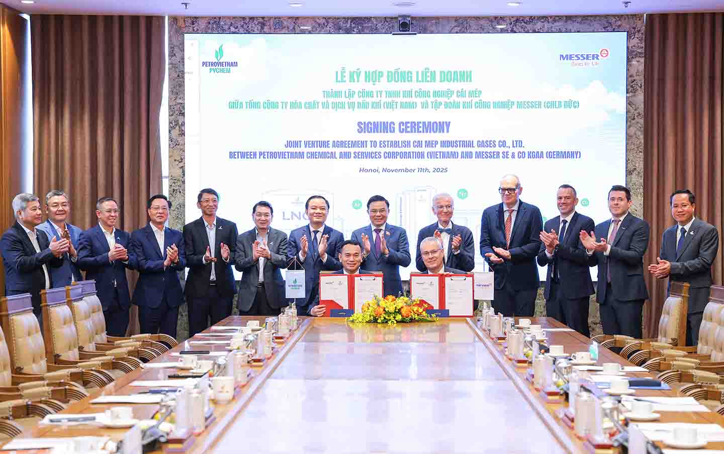 Petrochemical and Gas Services Corporation (PVChem) and Messer SE Co. K GaA (Germany) has signed a Joint Venture Contract to establish Cai Mep Industrial Gas Company Limited. Photo: Provided by PVN.