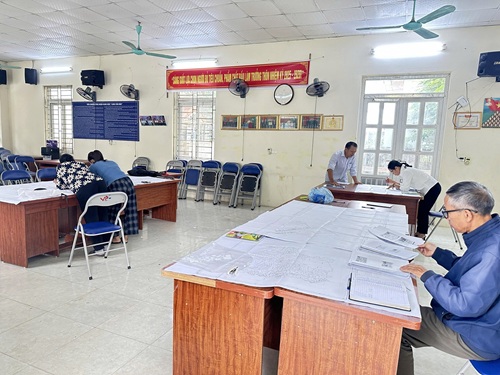 Hanoi speeds up the 90-day and night campaign to clean up land data. Photo: Minh Hanh