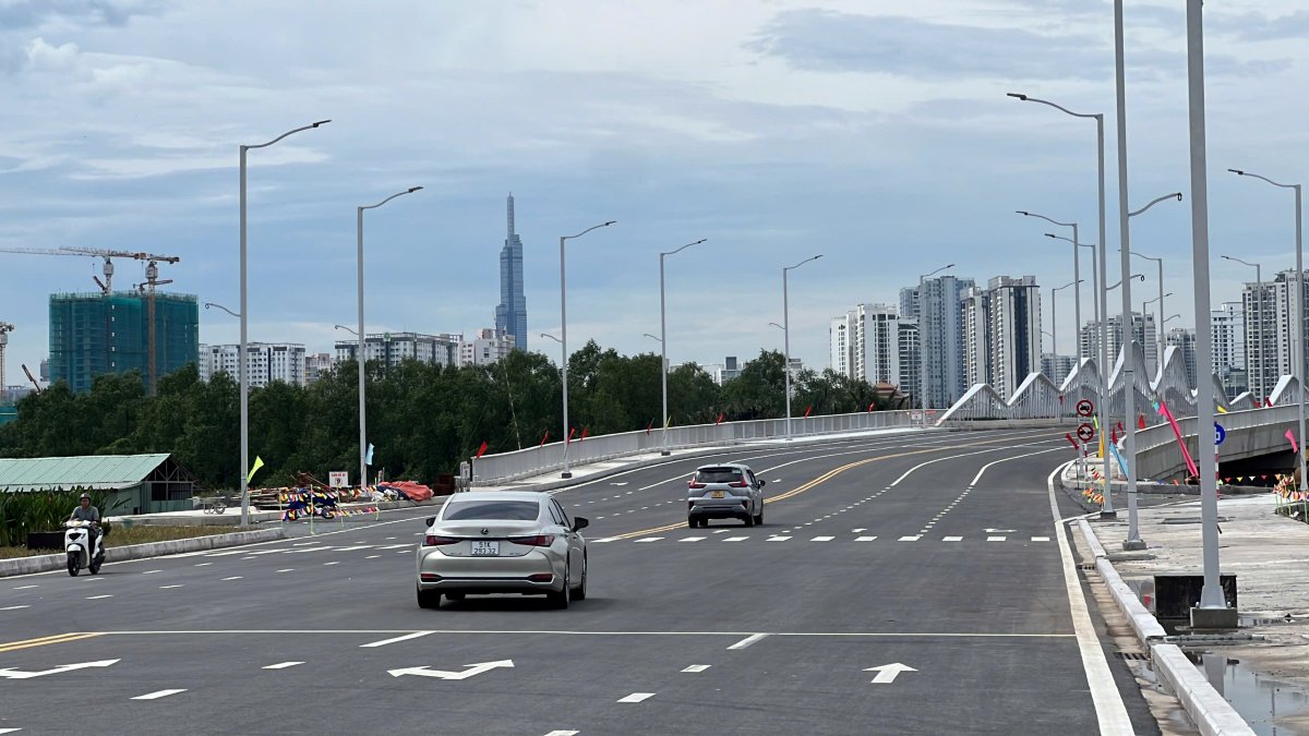 La route Lien Phuong (Ho Chi Minh-Ville) est achevee et la circulation est fluide