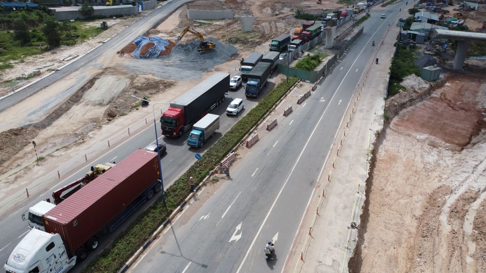 Duong My Phuoc Tan Van doan qua phuong Thuan Giao. Anh: Dinh Trong