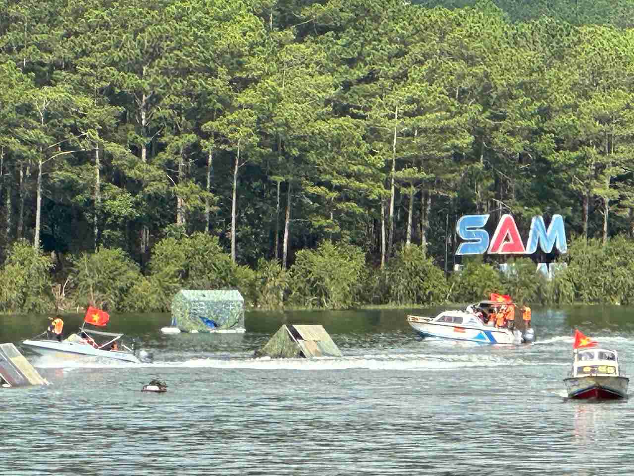 Cano duoc huy dong tham gia cong tac dien tap. Anh: Phuc Khanh