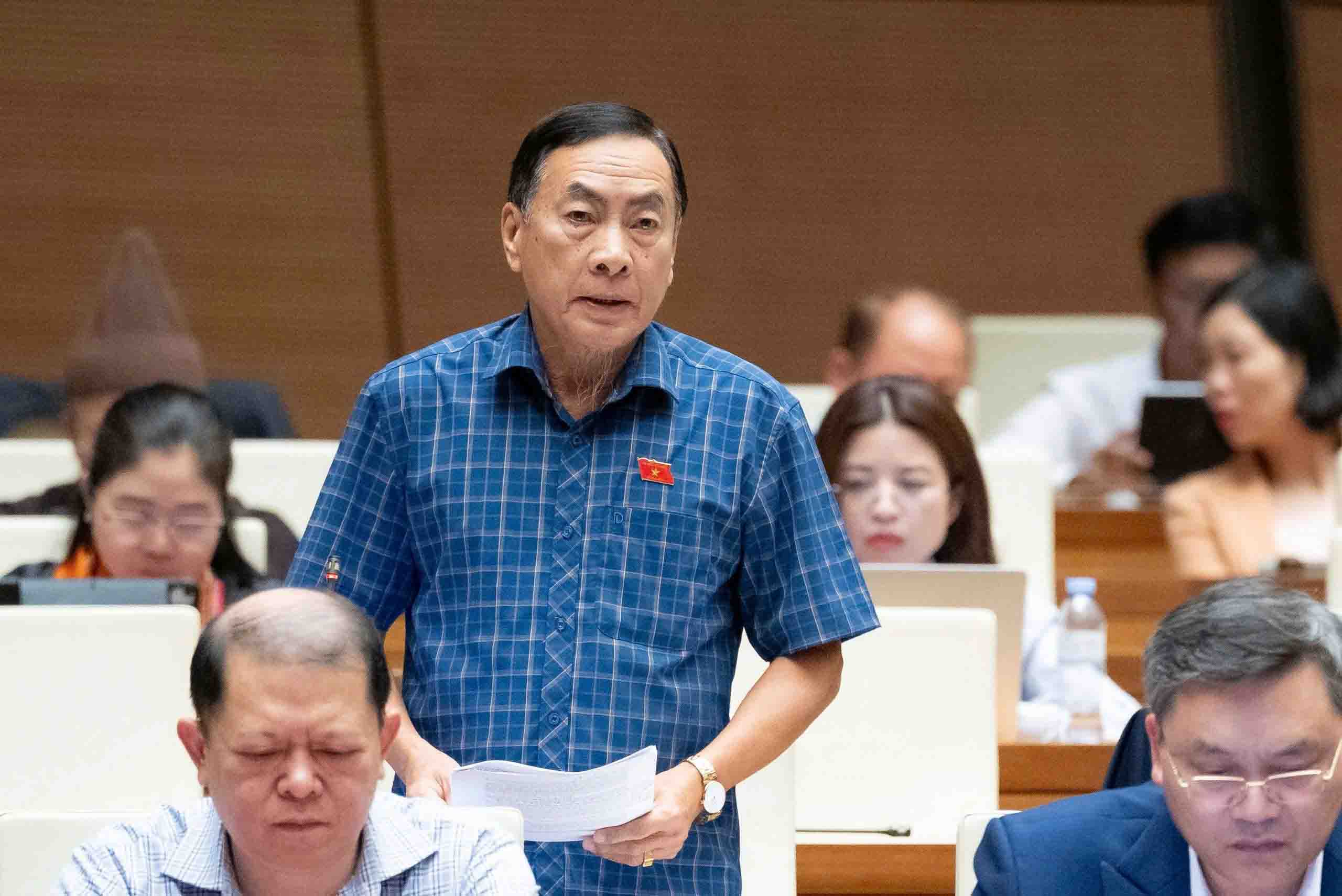 Dai bieu Pham Van Hoa. Anh: Quochoi.vn