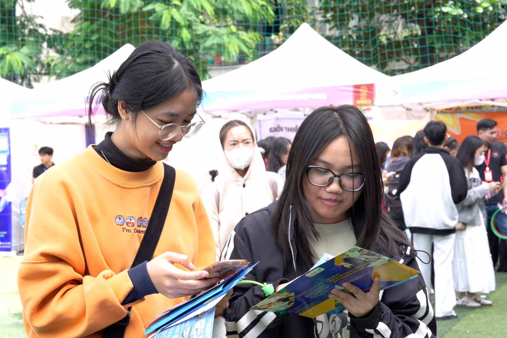 Universities join hands with businesses, creating early jobs for students