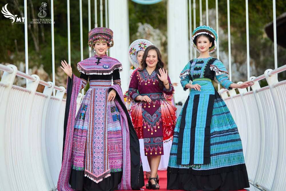 The Miss Vietnam National Tourism 2025 contestants show off their beauty in the costumes of designer Le Quan. Photo: Organizing Committee