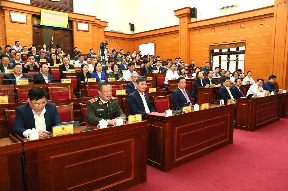 Cac dong chi lanh dao tinh va cac dai bieu du ky hop. Anh: Cong TTDT tinh Hung Yen