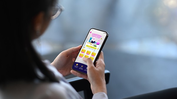 Gui tiet kiem tu 5 trieu dong tren Cake, khach co co hoi trung iPhone 17 cung nhieu qua tang gia tri. Anh: Cake by VPBank