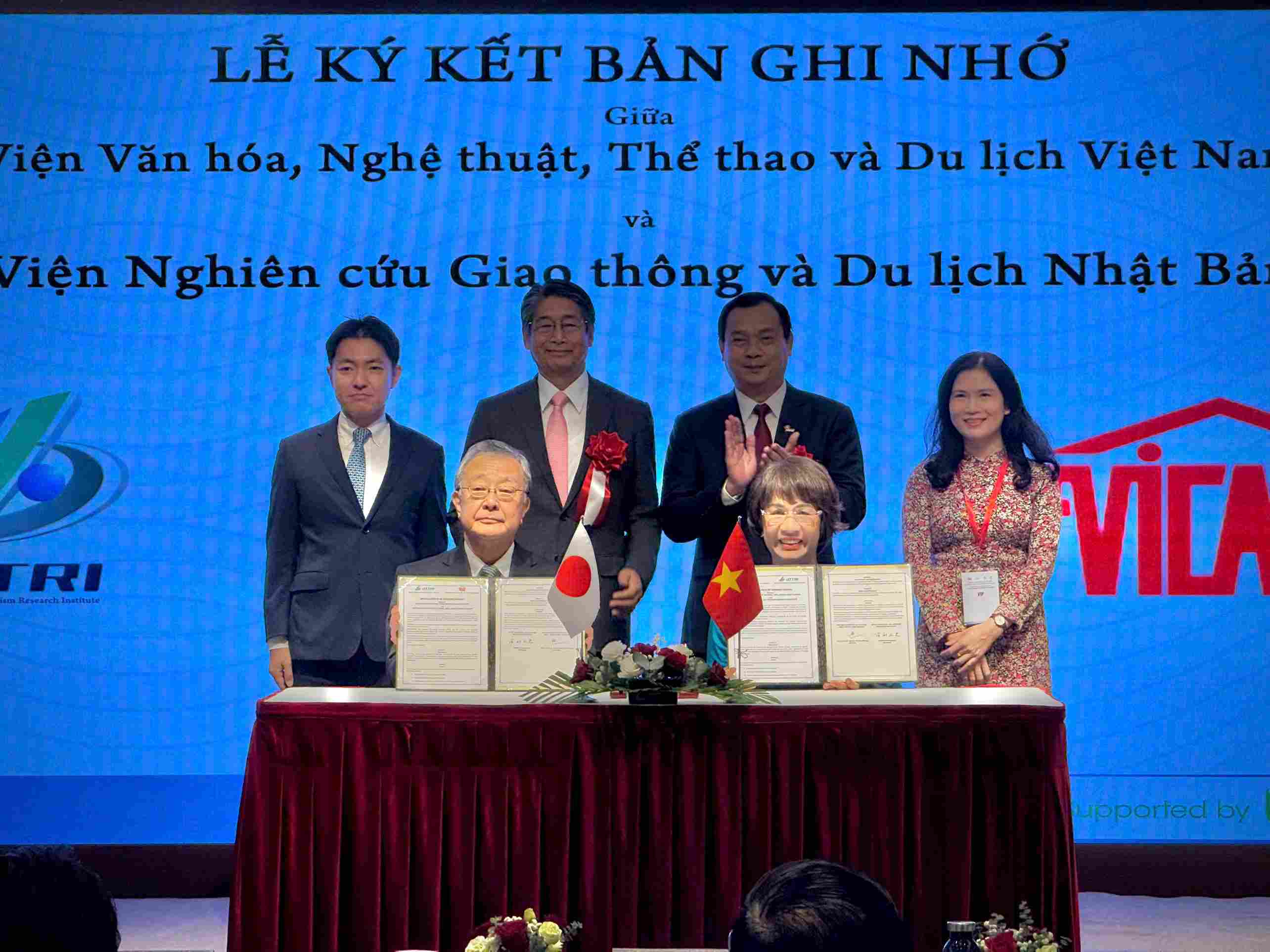 VICAST va JTTRI ky ket bien ban hop tac ve phat trien du lich sang tao. Anh: BTC