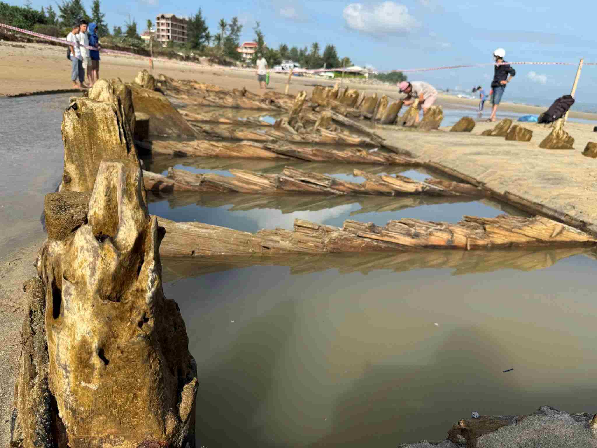 The presence of the entire urban coastal shipwreck in Hoi An is an important and important heritage of the ancient capital of Vietnam. Photo: Quy Dung