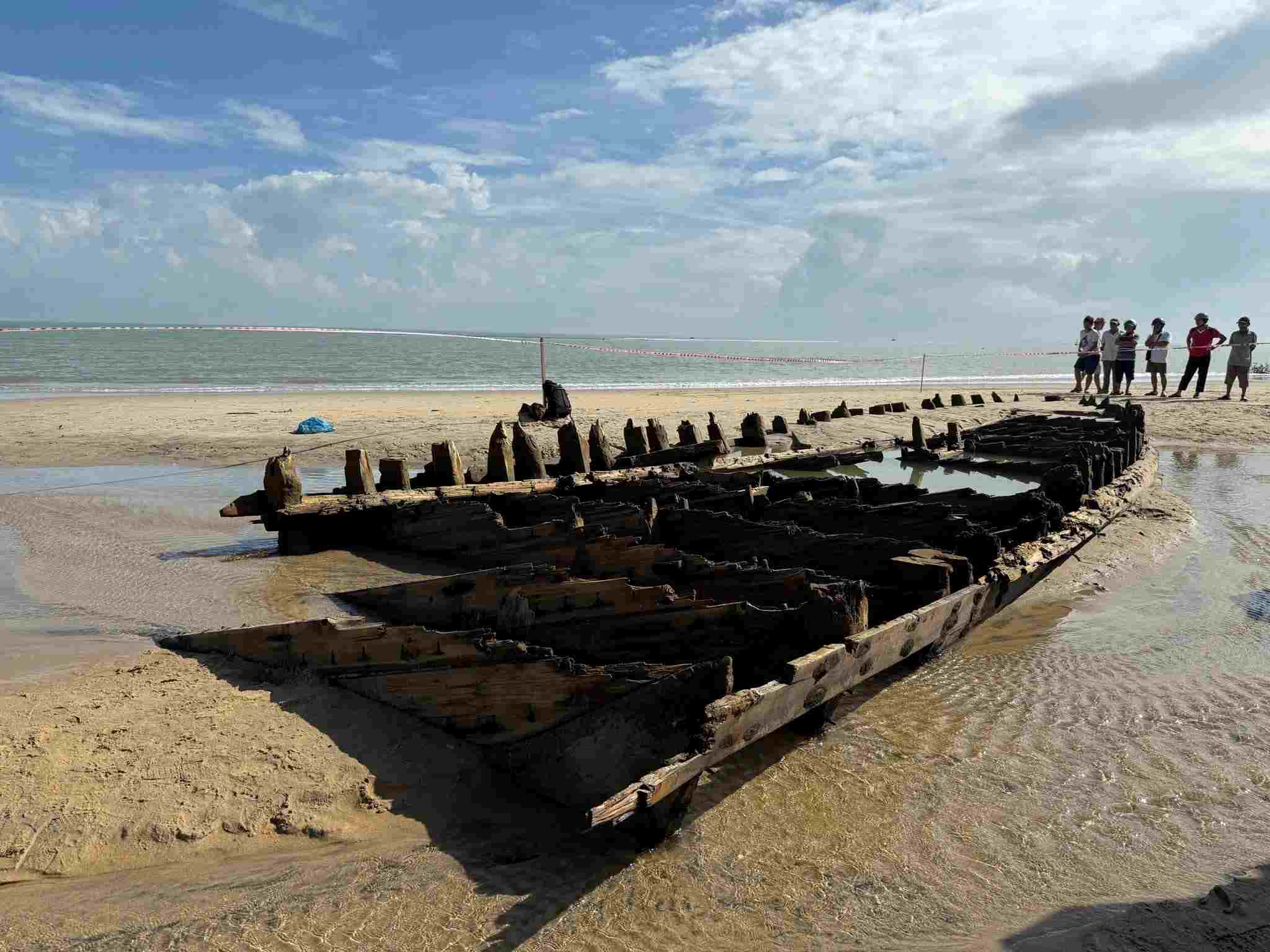 Hoi An da to chuc tuyen truyen, bao ve hien vat trong khi cho cac giai phap tiep theo cua co quan chuc nang. Anh: Quy Dung