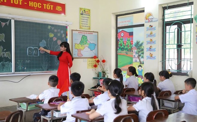 Tăng lương giáo viên góp phần giải quyết nhiều vấn đề nóng của ngành giáo dục Tăng lương giáo viên góp phần giải quyết nhiều vấn đề nóng của ngành giáo dục