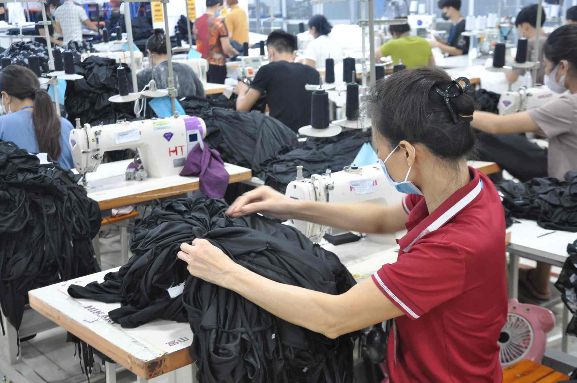 Tet care activities at grassroots trade unions help union members and workers gain more trust and attachment to the Trade Union organization. Photo: Bao Han
