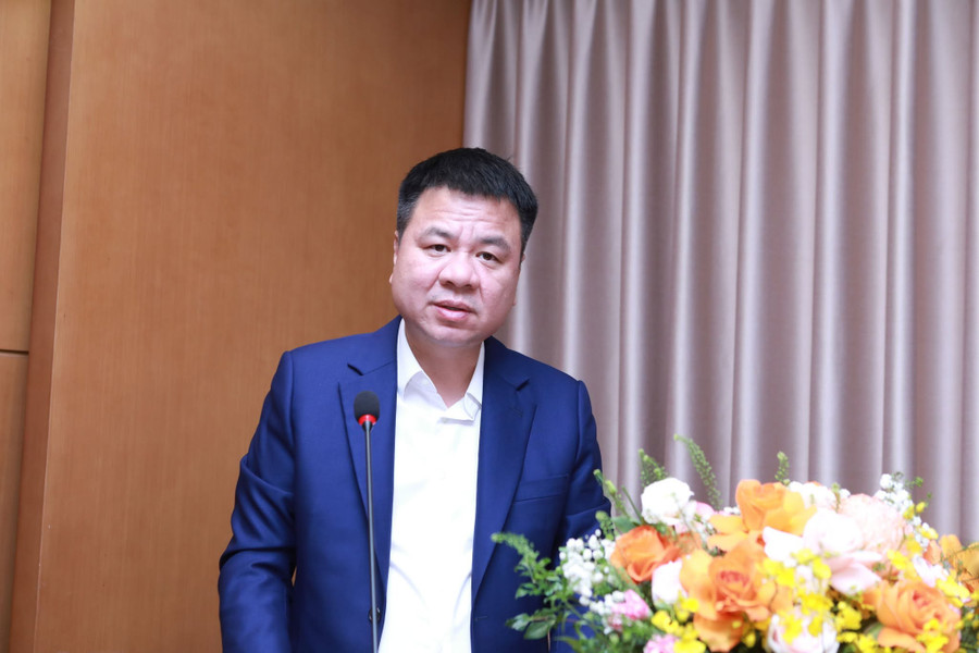 Nha bao Trieu Ngoc Lam - Tong Bien tap Bao Giao duc va Thoi dai, Pho Truong Ban thuong truc Ban To chuc giai phat bieu. Anh: BTC