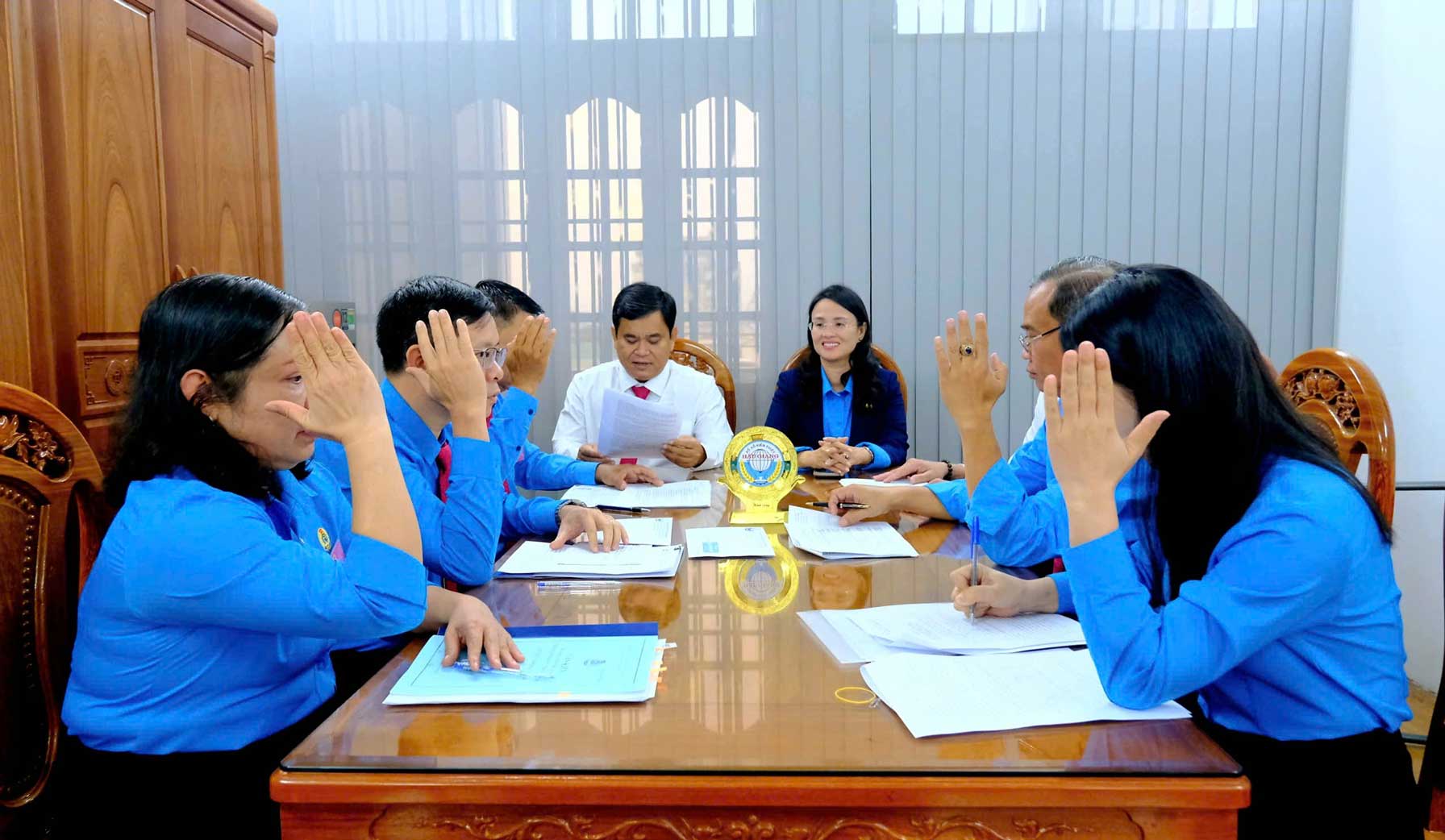 Hoi nghi lan thu nhat BCH CDCS