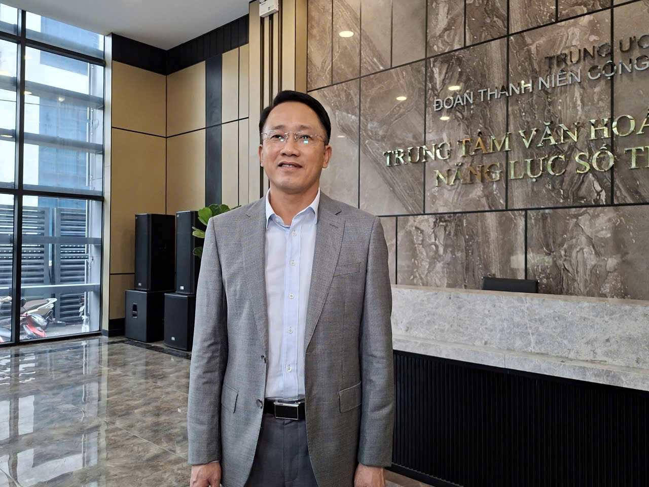 M. Mai Son - Directeur adjoint du Departement des impots (Ministere des Finances). Photo : Luc Giang