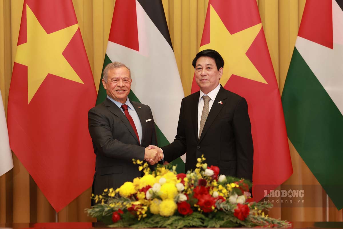 Politburo member and President Luong Cuong and King Jordan Abdullah II Ibn Al Hussein. Photo: Hai Nguyen