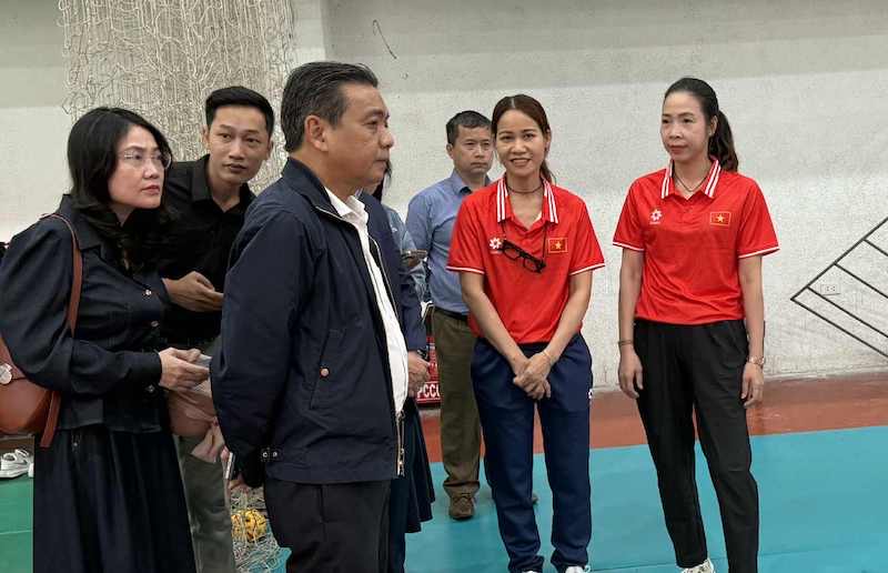 Hoang Dao Cuong 문화체육관광부 차관이 국가 고위 운동 선수 훈련 센터(하노이)에서 근무하고 있습니다. 사진: Hoai Viet