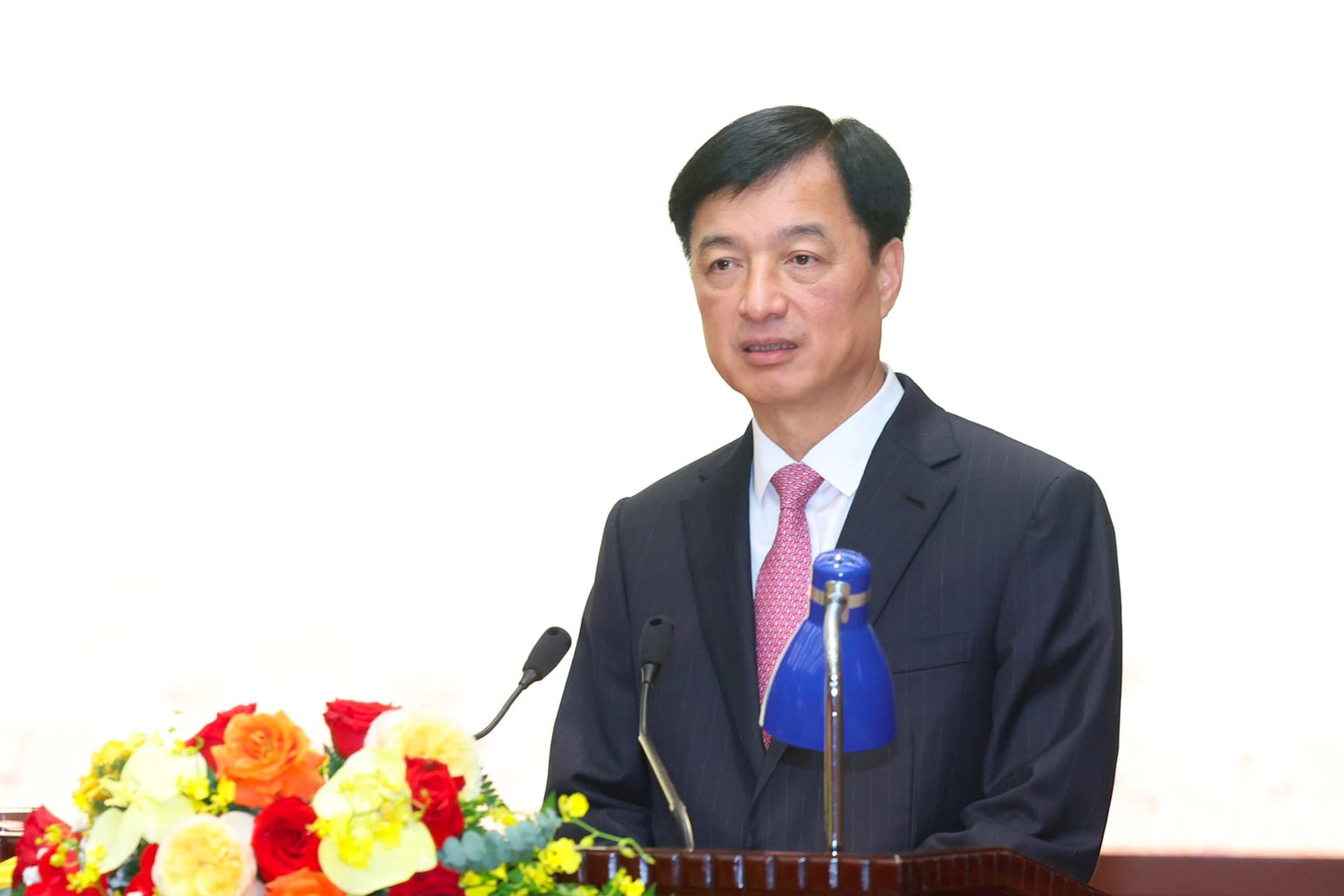 Uy vien Bo Chinh tri, Bi thu Thanh uy Ha Noi phat bieu giao nhiem vu cho 2 dong chi vua nhan nhiem vu moi. Anh: Viet Thanh 