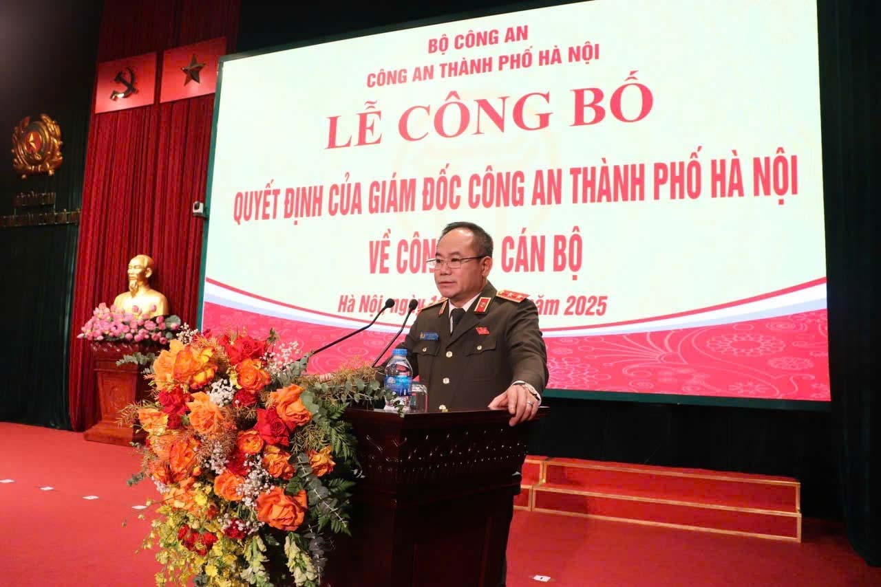 Trung tuong Nguyen Thanh Tung - Uy vien Ban Thuong vu Thanh uy, Bi thu Dang uy, Giam doc CATP Ha Noi phat bieu chuc mung va giao nhiem vu tai buoi le. Anh: Cong an Ha Noi 