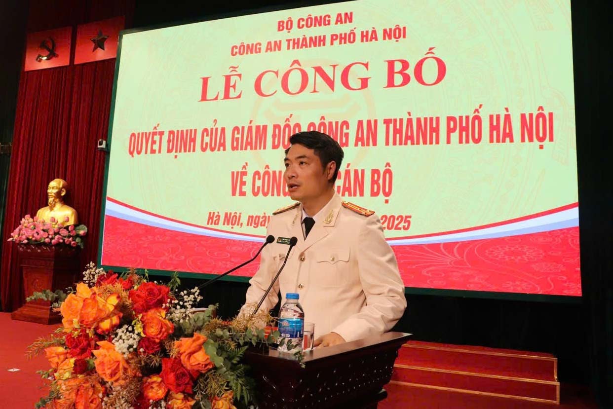 Thuong ta Bui Nhat Quang - Truong phong Tham muu phat bieu nhan nhiem vu. Anh: Cong an Ha Noi
