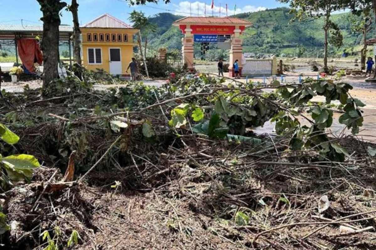 Truong Tieu hoc Phu Mo, tinh Dak Lak bi thiet hai nang sau bao so 13. Anh: Dom dom Phu Yen 