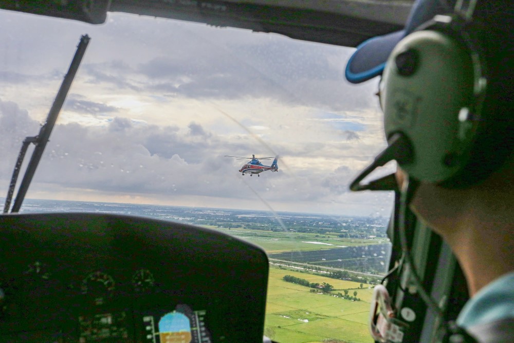 To bay va luc luong mat dat hiep dong chat che, dam bao quy trinh tiep nhan – ban giao nan nhan dien ra an toan, chinh xac tung giay. 