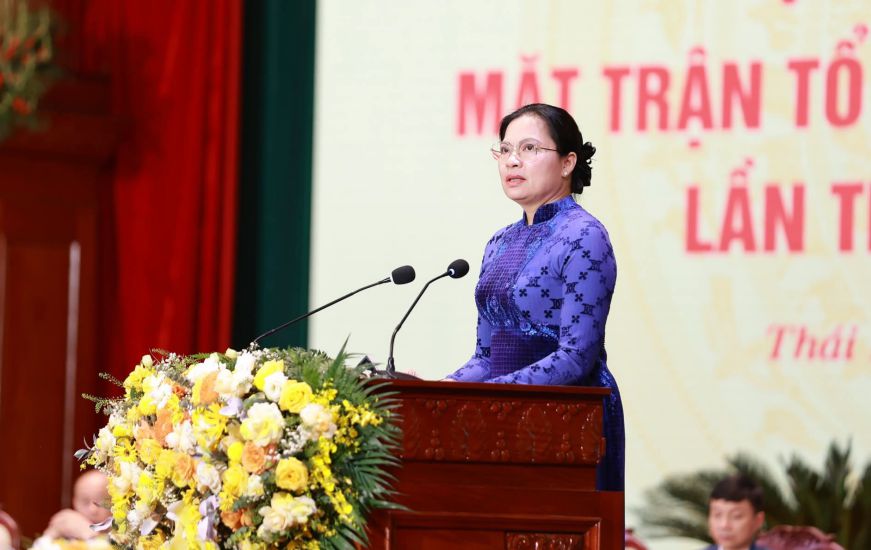 La Sra. Ha Thi Nga - Miembro del Comite Central del Partido Vicepresidenta del Comite Central del Frente de la Patria de Vietnam - hablo en el congreso. Foto: Thu Hue