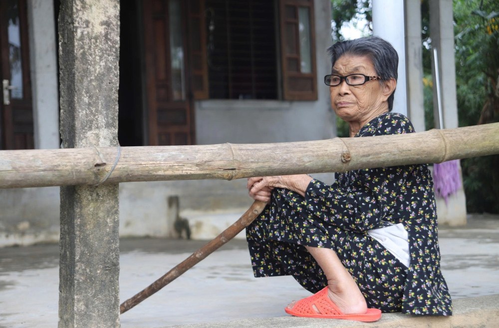 フエの低地に住む人々は、洪水が再発することを恐れて、あえて土地を下げることをしなかった。写真: グエン・ルアン