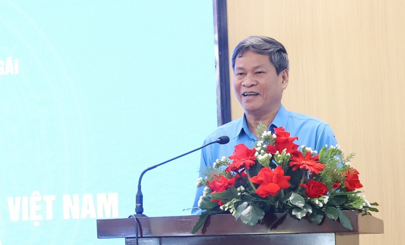 Ong Huynh Thanh Xuan - Pho Chu tich Tong Lien doan Lao dong Viet Nam phat bieu tai Hoi nghi. Anh: Vien Nguyen