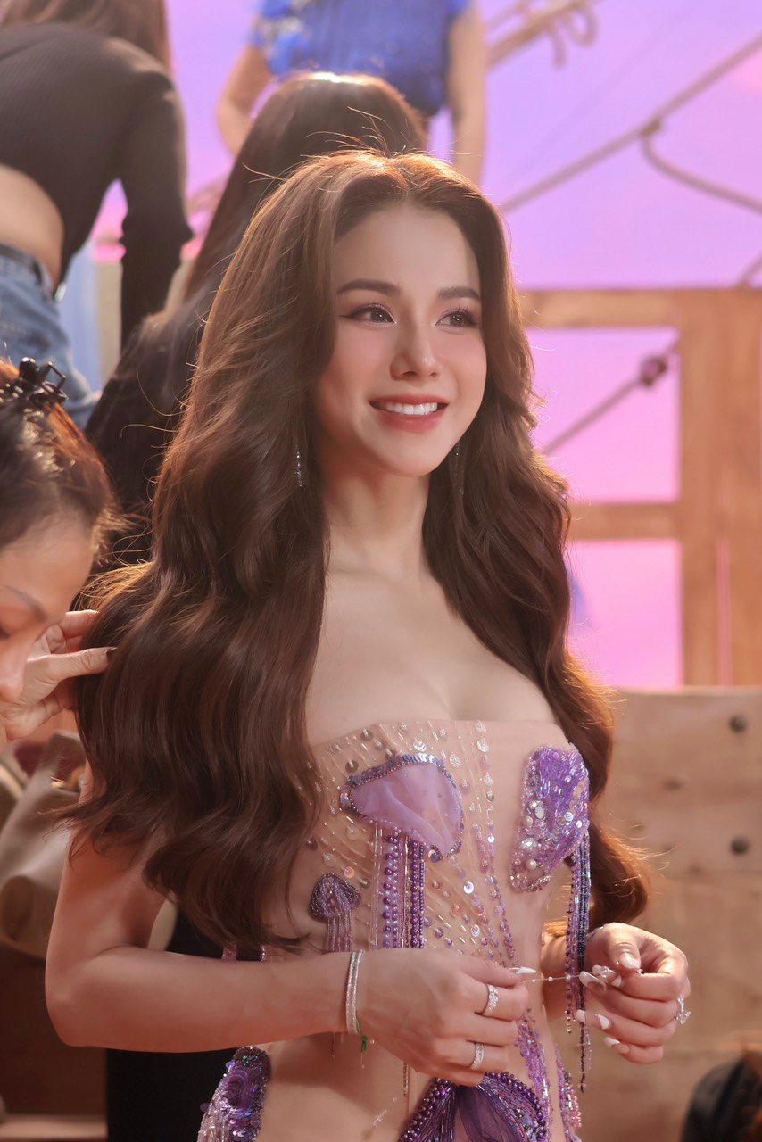 Diep Lam Anh tham gia “Chi dep dap gio re song” mua 1. Anh: Nha san xuat