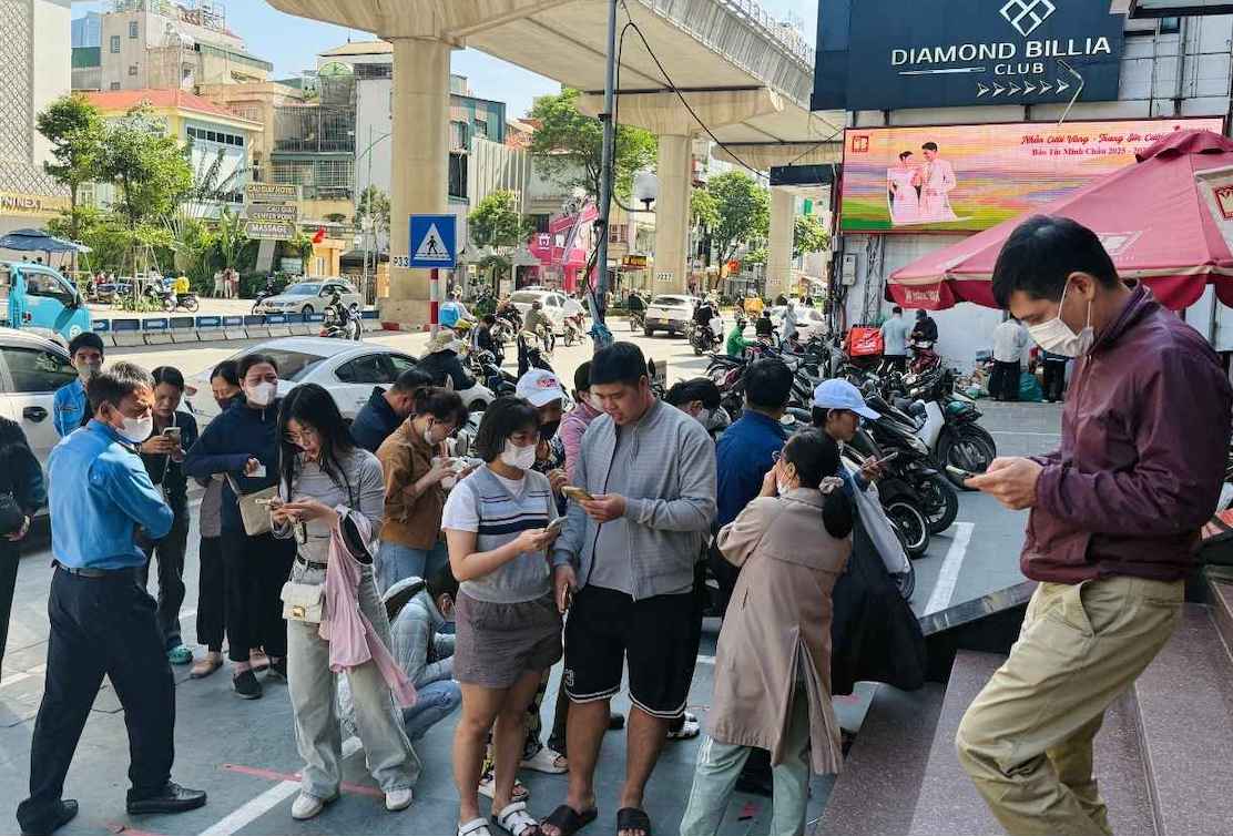 Cac tiem vang tap nap khach. Anh: Phuong Anh 