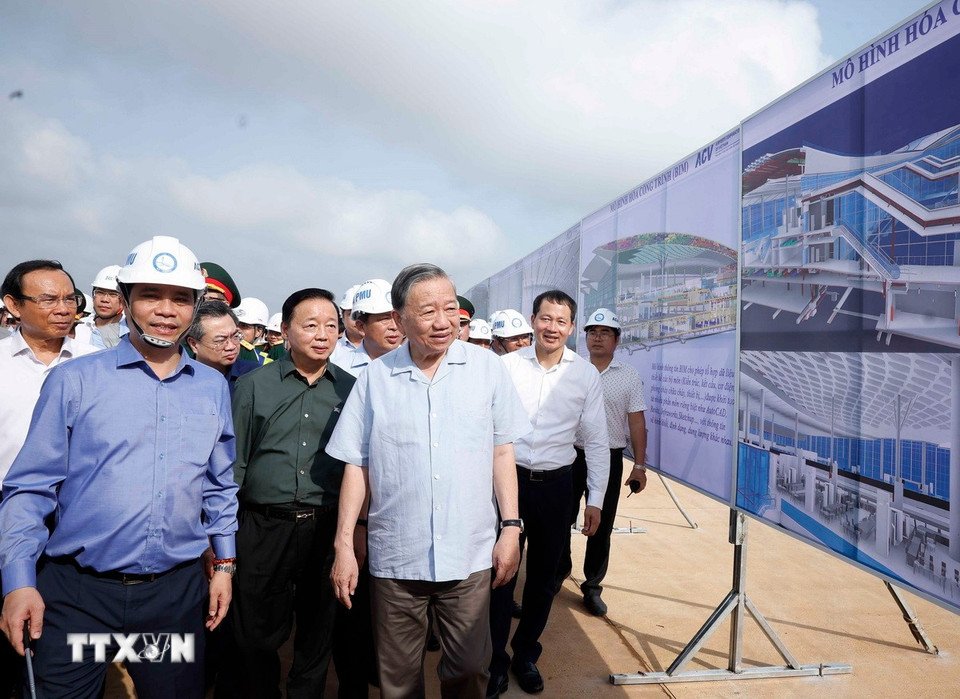 General Secretary To Lam visited and worked at the construction site of the Long Thanh International Airport project. Photo: VNA