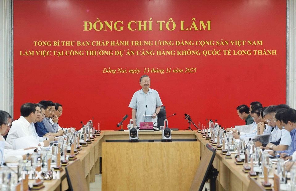 Tong Bi thu To Lam phat bieu chi dao tai buoi lam viec. Anh: TTXVN