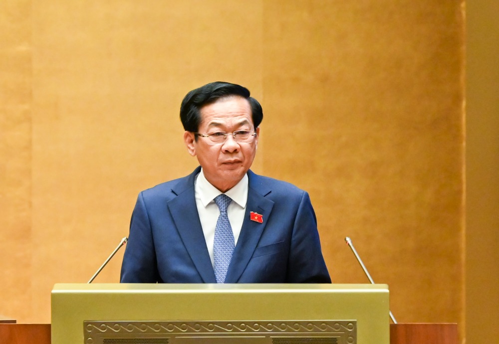 Minister of Home Affairs Do Thanh Binh explained and clarified a number of issues of the draft Law on Civil Servants (amended). Photo: Pham Dong