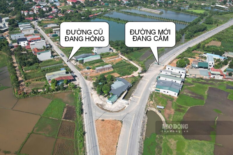 While the new road section of the 300 billion VND project has not yet been fenced off, the 325B provincial road section has degraded. Photo: To Cong.