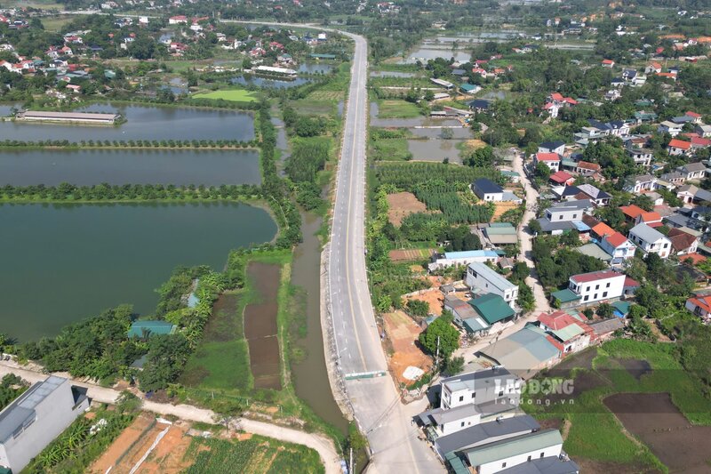 Doan duong moi dai khoang 1km di qua khu vuc xa Ha Thach cu. Anh: To Cong.