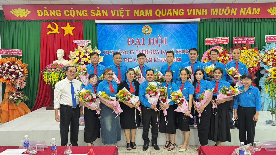 BCH, UBKT Cong doan Cong ty nhiem ky 2025 - 2030 ra mat Dai hoi. Anh: Hoang Loc