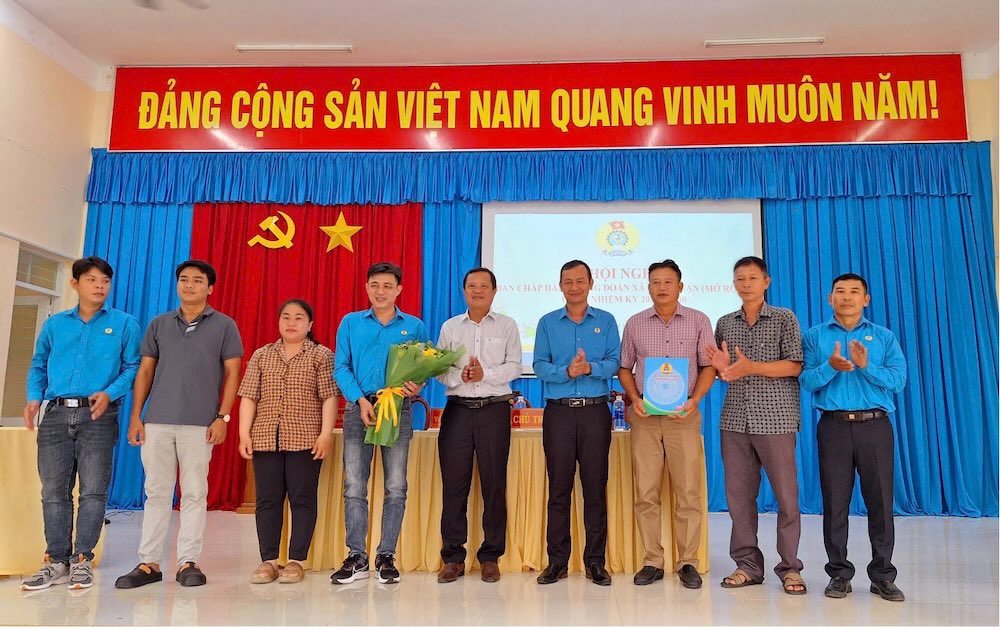 Ra mat Ban Chap hanh Cong doan xa Gia Thuan, tinh Dong Thap nhiem ky 2025–2030. Anh: Luu Hung. 