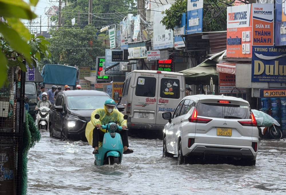南部地域では雷雨が続いています。写真: ヌー・クイン