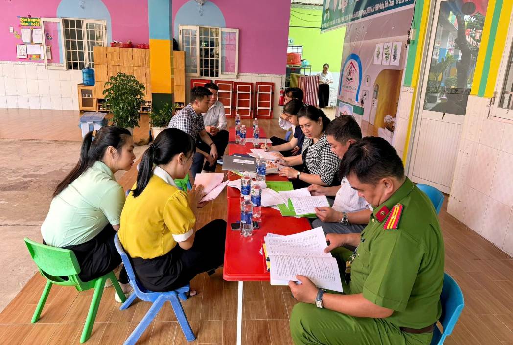 El Comite Popular del barrio de An Phu organiza inspecciones de guarderias. Foto: Barrio de An Phu