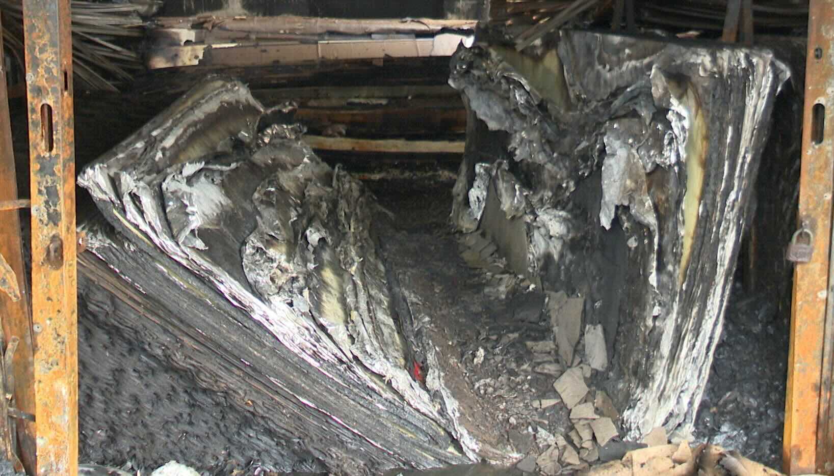 많은 재산이 불에 탔습니다. 사진: Thanh Thao