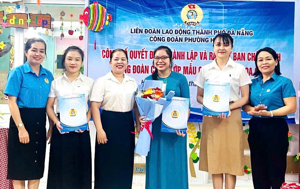 Hai Van Ward Trade Union, Da Nang established the Hoa Giay Independent Kindergarten Trade Union with 10 union members. Photo: Hai Van Trade Union.