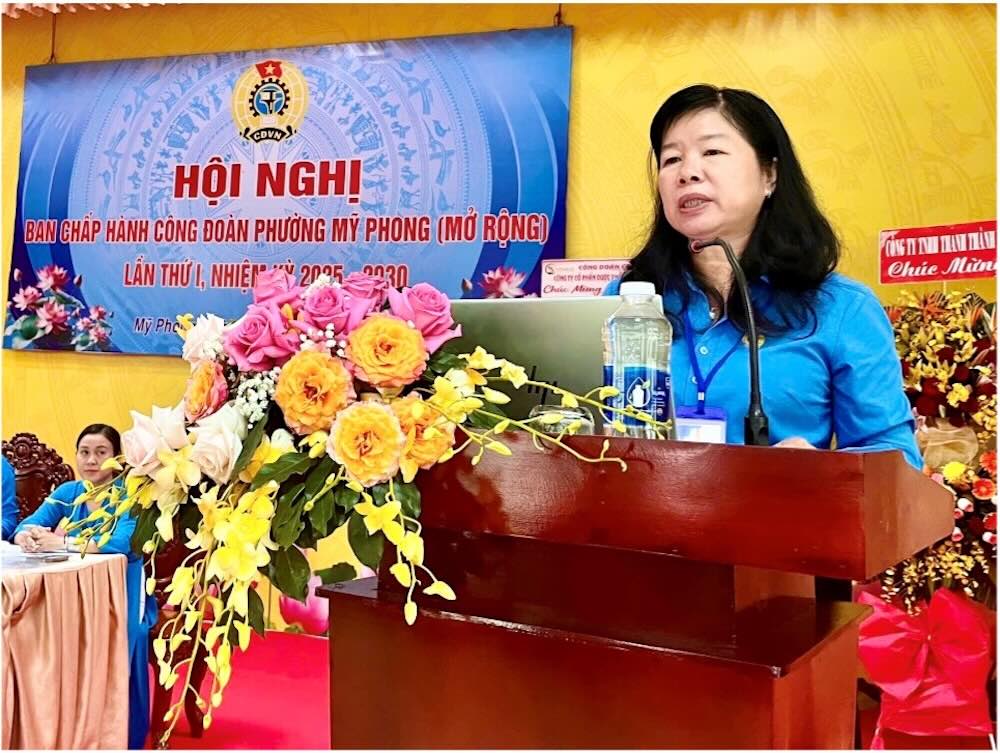 Ba Huynh Thi Tuyet Vui, Tinh uy vien, Chu tich LDLD tinh Dong Thap phat bieu chi dao hoi nghi. Anh: Duc Trung. 