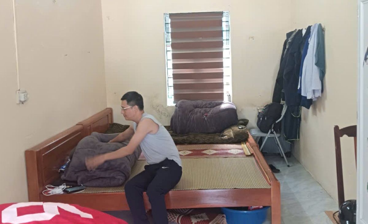 Anh Nguyen Truong Sinh khac phuc moi kho khan khi cong tac xa nha, no luc hoan thanh moi nhiem vu duoc giao. Anh: Quach Du